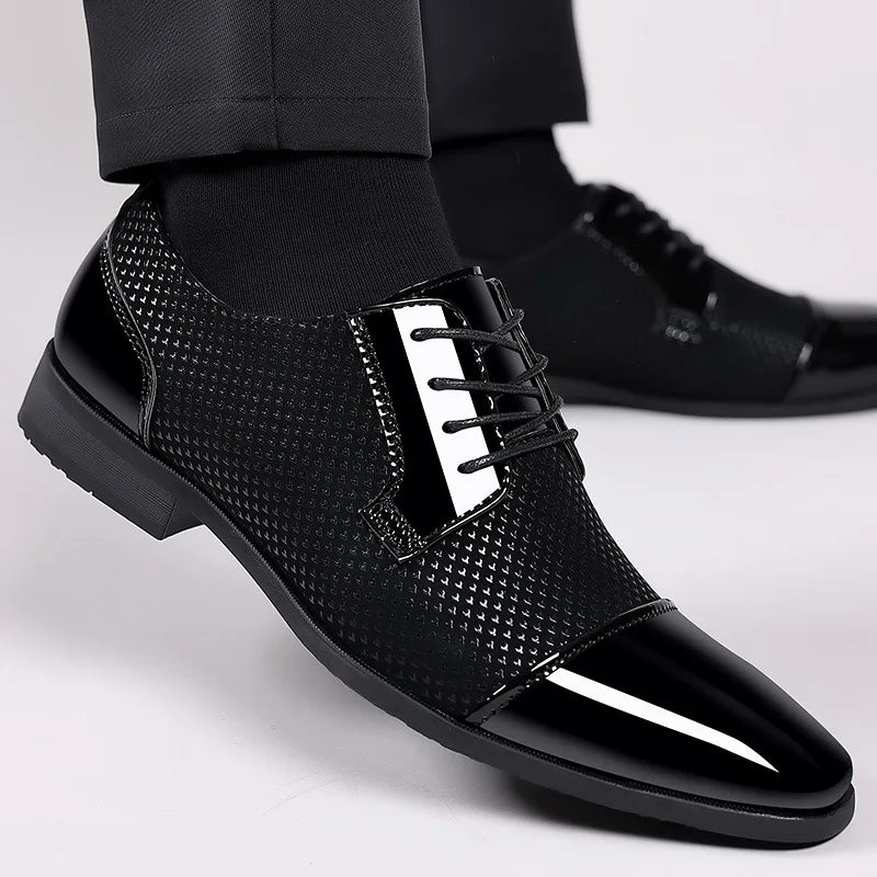 Trending Classic Men Dress Shoes For Men Oxfords Patent Leather Shoes Lace Up Formal Black Leather Wedding Party Shoes2023