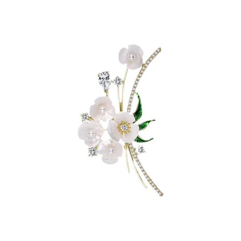 New Delicate Floral Brooch Pin Unisex High-end Feminine Pearl Corsage Luxury Design White Crystal Pins Rhinestone Accessories